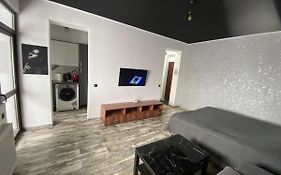 Spacious & Luxury Center Studio